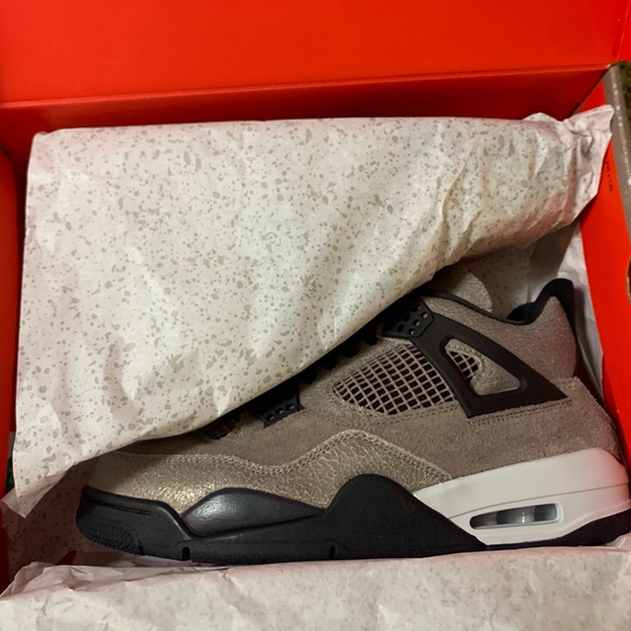Jordan 4 taupe haze - Picture 2 of 5